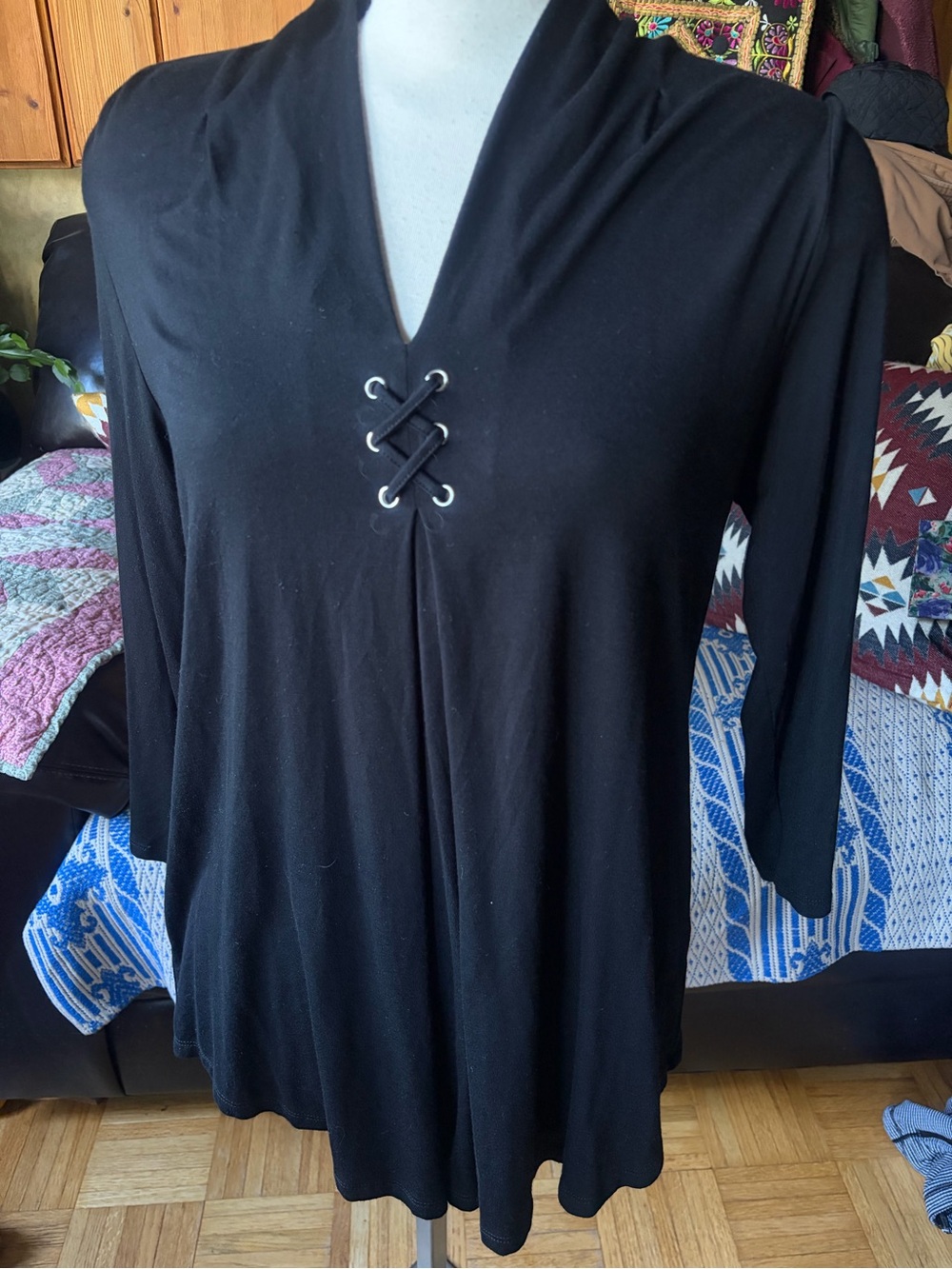 Cable & Gauge Women’s Black Pleated Lace-Up V-Neck Flowy Top Black Size Lrg